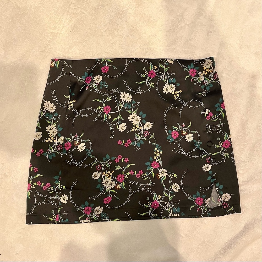 NWOT Urban Outfitters Satin Micro Floral Skirt Size M
